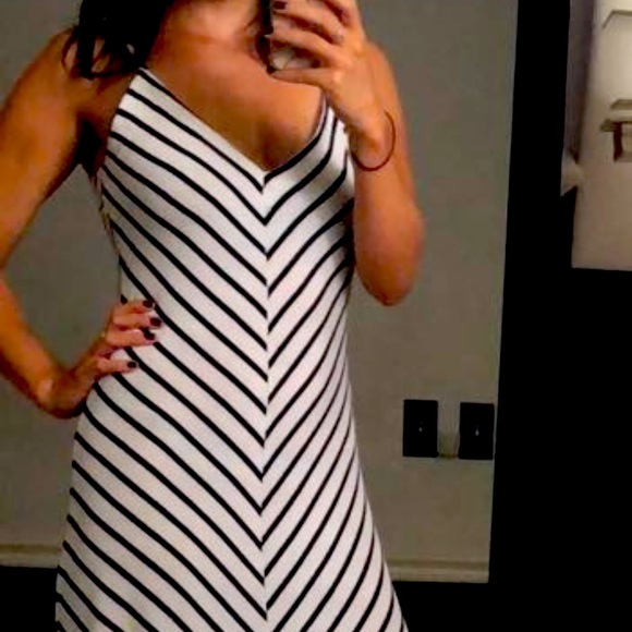 Medium striped v neck summer maxi dress! Adjustable straps! - Picture 2 of 6